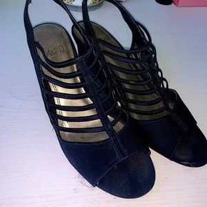 These shoes are a size 7.5 and in great condition